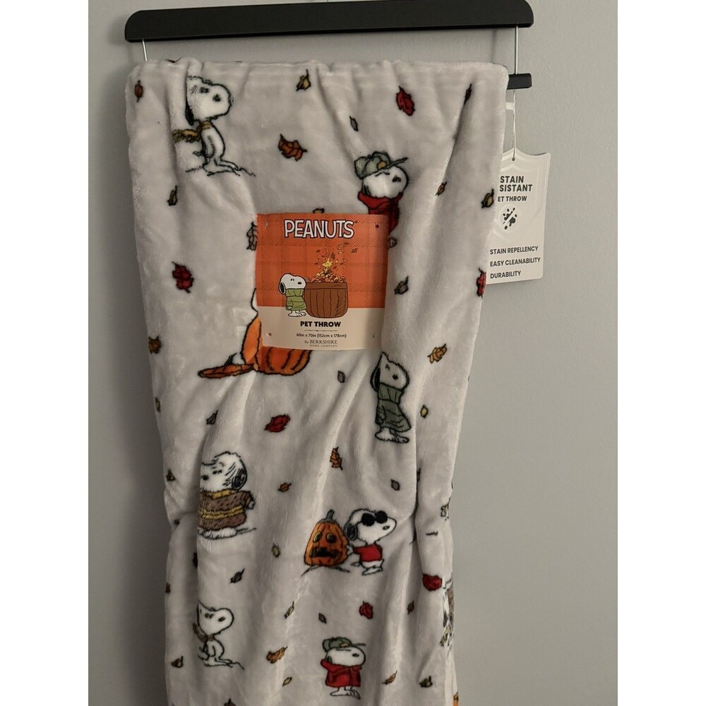 Peanuts Snoopy Fall Puffer Sweater Outfits Pet Throw Blanket 60"x70" Light Grey